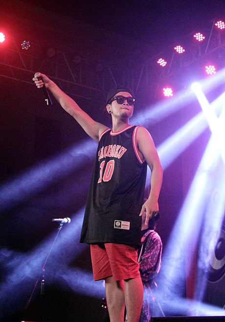  Sân khấu thực sự bùng nổ với sự xuất hiện của ban nhạc Eighteen plus