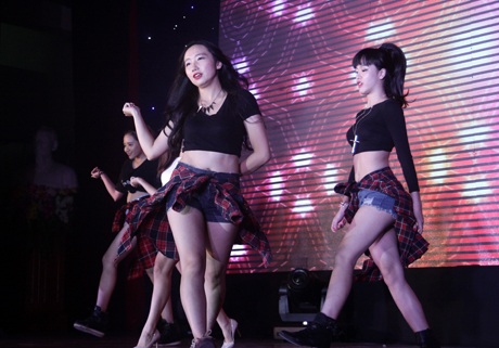 Màn chào sân ấn tượng và quyến rũ của các tân sinh viên học viện.