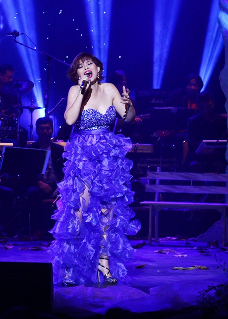 Ngọc Anh (3A) hát Chuyện bình thường số 7, Khúc mùa thu, Mùa thu giấu em