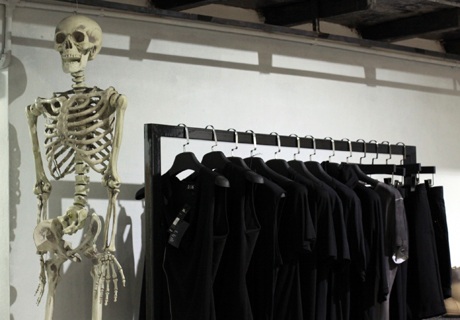 Chủ nhân các gian hàng đều là những người trẻ năng động, sáng tạo và yêu nghệ thuật