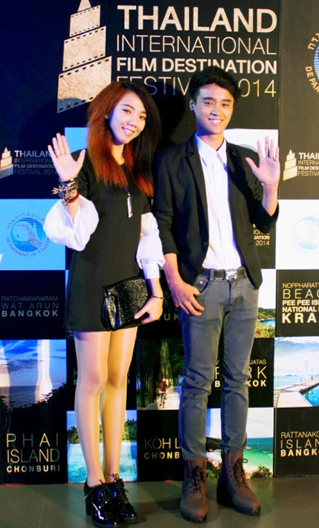 Luk Vân và gà cưng Kang Phạm tại liên hoan phim Thái Lan
