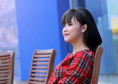 Nữ sinh trường Báo xinh xắn hút 80.000 người theo dõi - 12 M.C