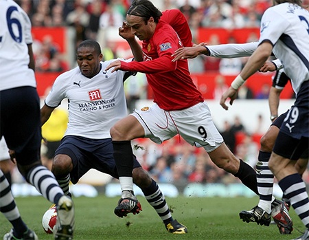 10 lần trọng tài Howard Webb chống lại MU - 6 10 lần trọng tài Howard Webb chống lại Man Utd
