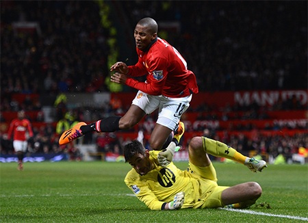 10 lần trọng tài Howard Webb chống lại MU - 11 10 lần trọng tài Howard Webb chống lại Man Utd