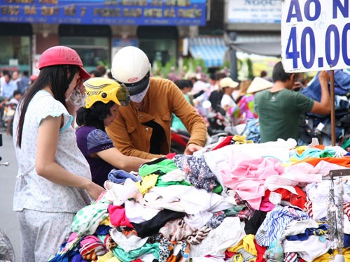 Hàng Trung Quốc “đánh chiếm” thị trường Việt: Vì đâu nên nỗi? - 2 Hàng hóa Trung Quốc len lỏi khắp các ngóc ngách đời sống kinh tế của người dân