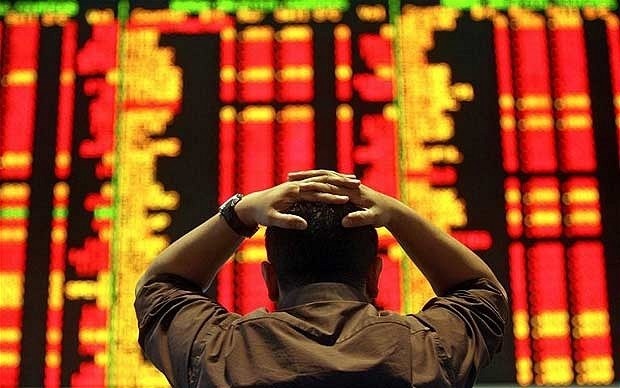 Cổ phiếu “đo sàn” hàng loạt, VN-Index “bốc hơi” 8,5 điểm - 1 Tâm lý nhà đầu tư trên thị trường đang yếu và nhạy cảm với các thông tin không tích cực