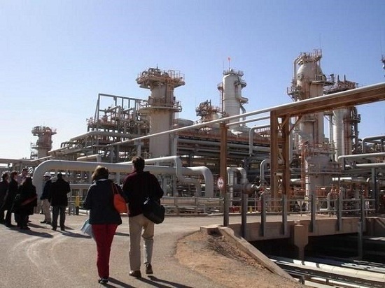 Việt Nam sang Algeria khai thác dầu - 1 1.200 lao động Việt Nam đang làm việc tại Algeria (ảnh minh họa)