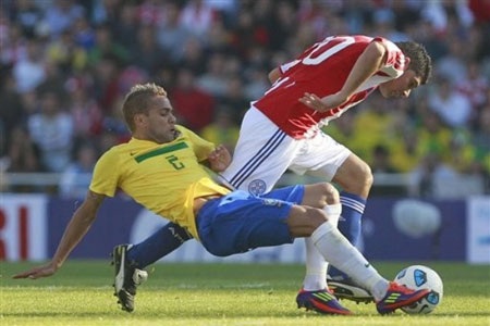 Dani Alves nhận lỗi vì bàn thua thứ hai của Brazil - 1