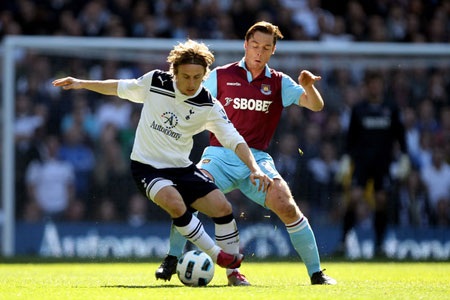 Tottenham kiên quyết không bán Modric với bất kì giá nào - 1