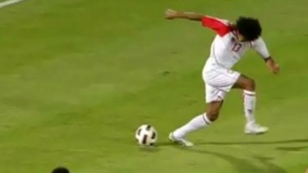 Chiêm ngưỡng pha đá phạt đền cực kì độc đáo - 1