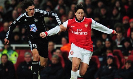 Gael Clichy chính thức trở thành người của Man City - 2