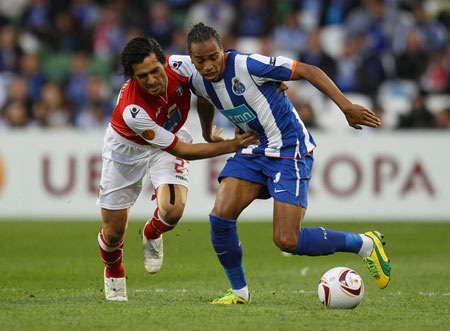 Chelsea quyết vung tiền chiêu mộ “sao” Porto - 1