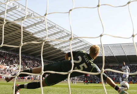 Những khoảnh khắc ấn tượng của vòng 28 Premier League