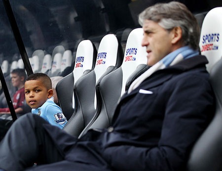 BLĐ Man City sẵn sàng đưa Mancini lên “ngang tầm” Ferugson