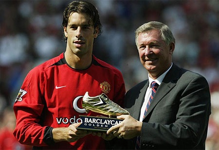 Nhìn lại sự nghiệp lừng lẫy của Van Nistelrooy - 4 Nhìn lại sự nghiệp lừng lẫy của Van Nistelrooy