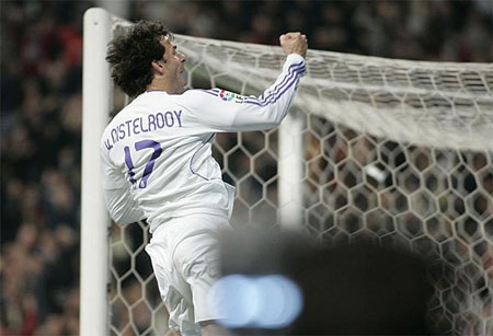Nhìn lại sự nghiệp lừng lẫy của Van Nistelrooy - 5 Nhìn lại sự nghiệp lừng lẫy của Van Nistelrooy