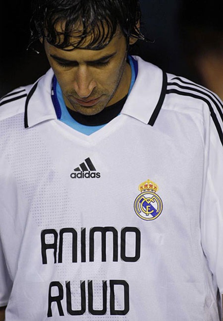 Nhìn lại sự nghiệp lừng lẫy của Van Nistelrooy - 7 Nhìn lại sự nghiệp lừng lẫy của Van Nistelrooy