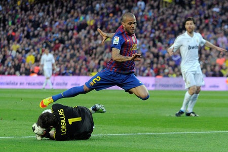 Dani Alves - Barcelona: Vì ta vẫn cần có nhau - 2 Dani Alves - Barcelona: Vì ta vẫn cần có nhau