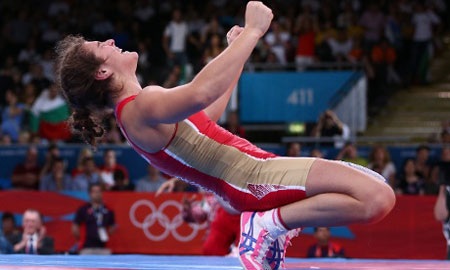 Những dấu ấn đặc biệt từ ngày thi đấu thứ 13 Olympic 2012 - 5 Natalia Vorobeva (Nga) ăn mừng tấm HCV ở nội dung vật tự do 72 kg của nữ