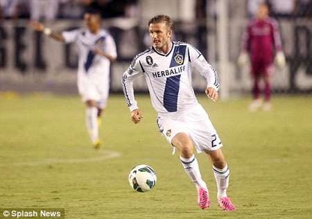 Beckham lại gây sốt với cú đá phạt góc thành bàn - 1 Beckham lại vừa tạo nên bàn thắng để đời