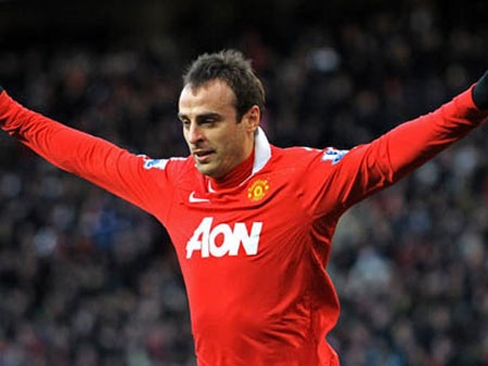 Berbatov rời MU: Đóa hồng cho ngày anh đi - 2 4 năm của Berba ở Old Trafford là quãng thời gian đầy thăng trầm nhưng vẫn rất đáng nhớ