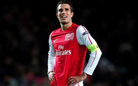 MU tốn cả “núi tiền” để chiêu mộ Van Persie - 1 MU phải mất đến gần 73 triệu bảng để đổi lấy 4 năm cống hiến của Van Persie