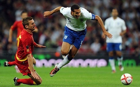 John Terry “giã từ cuộc chơi”, Roy Hodgson sẽ tin vào ai? - 8 John Terry “giã từ cuộc chơi”, Roy Hodgson sẽ tin vào ai?
