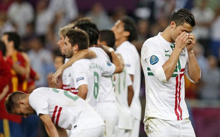 Những cột mốc đáng nhớ của C.Ronaldo trong 100 trận cho ĐTQG - 10 Ronaldo đã biết cách tỏa sáng trong màu áo ĐTQG như cách anh trở thành tâm điểm của những trận