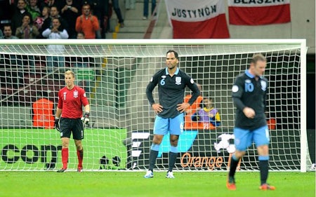 Nhìn lại trận hòa thất vọng của ĐT Anh trên đất Ba Lan - 10 Những sắc màu vui nhộn từ các fan nhiệt thành trên khán đài