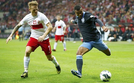 Nhìn lại trận hòa thất vọng của ĐT Anh trên đất Ba Lan - 7 Những sắc màu vui nhộn từ các fan nhiệt thành trên khán đài