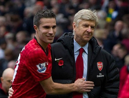 Van Persie - Arsene Wenger: Những lí lẽ của trái tim - 3 Nụ cười rạng rỡ của Percy bên cạnh một “giáo sư” Wenger với ngổn ngang nỗi lòng