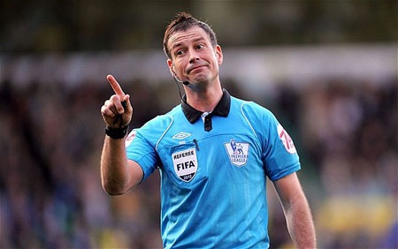 Trọng tài Mark Clattenburg nghỉ cầm còi tuần thứ 2 liên tiếp - 1 Trọng tài Mark Clattenburg tiếp tục phải ngồi chơi xơi nước cuối tuần này