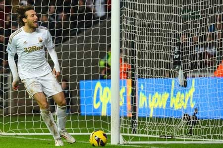 Michu đang thi đấu rất bùng nổ để giúp Swansea vững vàng trên BXH Premier League