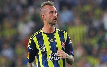 “Phun mưa” vào trọng tài, cựu sao Chelsea bị treo giò...11 trận - 1 Meireles phải lĩnh án phạt lên tới 11 trận với cáo buộc “phun mưa” vào trọng tài