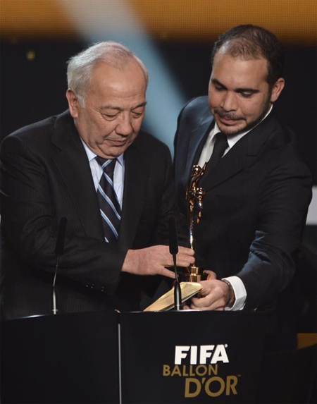 Những hình ảnh đặc biệt tại Gala “Quả bóng vàng FIFA 2012” - 8 LĐBĐ Uzbekistan được FIFA trao tặng giải thưởng “Fair-Play” năm nay