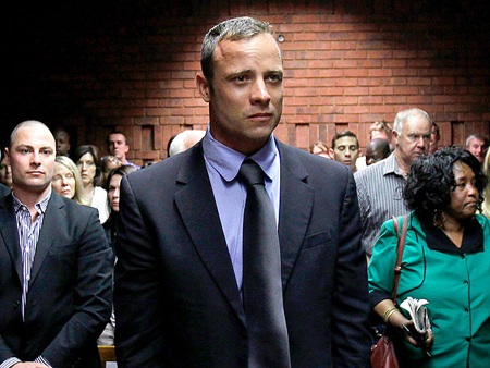 “Người không chân” Oscar Pistorius: Thiên thần và ác quỷ - 3 Dù ra sức bào chữa nhưng Pistorius vẫn bị cáo buộc cố tình mưu sát bạn gái
