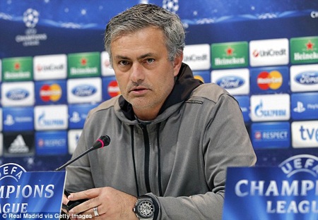 Mourinho chỉ đạo học trò phạm lỗi để ngăn cản Lewandowski - 1 Jose Mourinho “trách ngầm” các học trò đã chơi quá hiền với Lewandowski