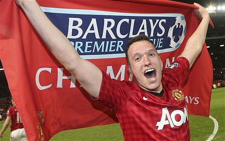 MU “tiết kiệm” 2 triệu bảng nhờ Phil Jones hay…chấn thương - 1 Jones ít ra sân từ đầu mùa này tại Premier League và điều đó giúp MU “tiết kiệm” 2 triệu bảng