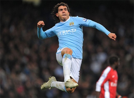 Nhìn lại 7 năm đầy thăng trầm của Tevez ở nước Anh - 10 Ngay trong mùa đầu tiên ở Old Trafford,