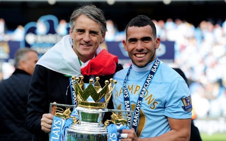 Nhìn lại 7 năm đầy thăng trầm của Tevez ở nước Anh - 12 Ngay trong mùa đầu tiên ở Old Trafford,