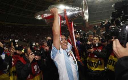 Nhìn lại 7 năm đầy thăng trầm của Tevez ở nước Anh - 5 Ngay trong mùa đầu tiên ở Old Trafford,