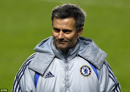 Mourinho chính thức tiếp quản “ghế nóng” tại Chelsea - 1 Mourinho chính thức tái hợp với Chelsea sau 6 năm xa cách