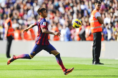 Barcelona lên kế hoạch…tăng cân cho Neymar - 1 Neymar được chăm lo từng chút tại Barca, kể cả từ chuyện tăng cân