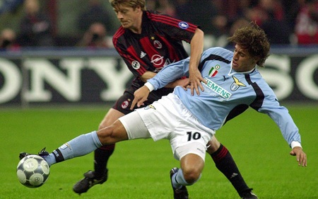 Bán “bò mộng” Vieri, Lazio đã quyết định chi 35,5 triệu bảng vì Hernan Crespo 1 năm sau để thay thế