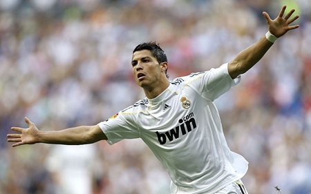 Bán “bò mộng” Vieri, Lazio đã quyết định chi 35,5 triệu bảng vì Hernan Crespo 1 năm sau để thay thế