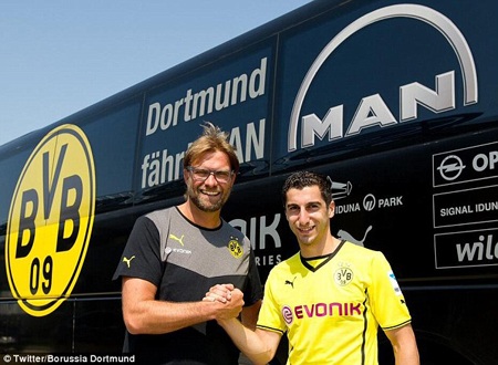 Dortmund “nổ bom tấn” mua ngôi sao thay thế Mario Gotze - 1 Mkhitaryan đã chính thức cập bến Dortmund với giá “khủng”