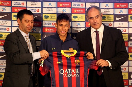 Thiago Alcantara ra đi, Neymar tiếp quản số 11 ở Barca - 1 Neymar sẽ được mặc áo số áo 11 quen thuộc ở Nou Camp