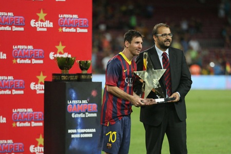 Nhìn lại màn “vùi dập” không thương tiếc của Barca trước Santos - 13 Không còn Messi trên sân song chỉ với Neymar và Fabregas, hàng công của