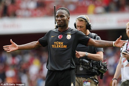 Didier Drogba: Cơn ác mộng muôn thuở của Arsenal - 1 Drogba đúng là hung thần số một với hàng thủ Arsenal