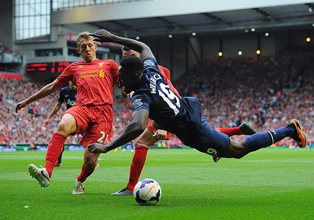Những khoảnh khắc Liverpool bắt MU nếm “trái đắng” ở derby nước Anh - 10 The Kop